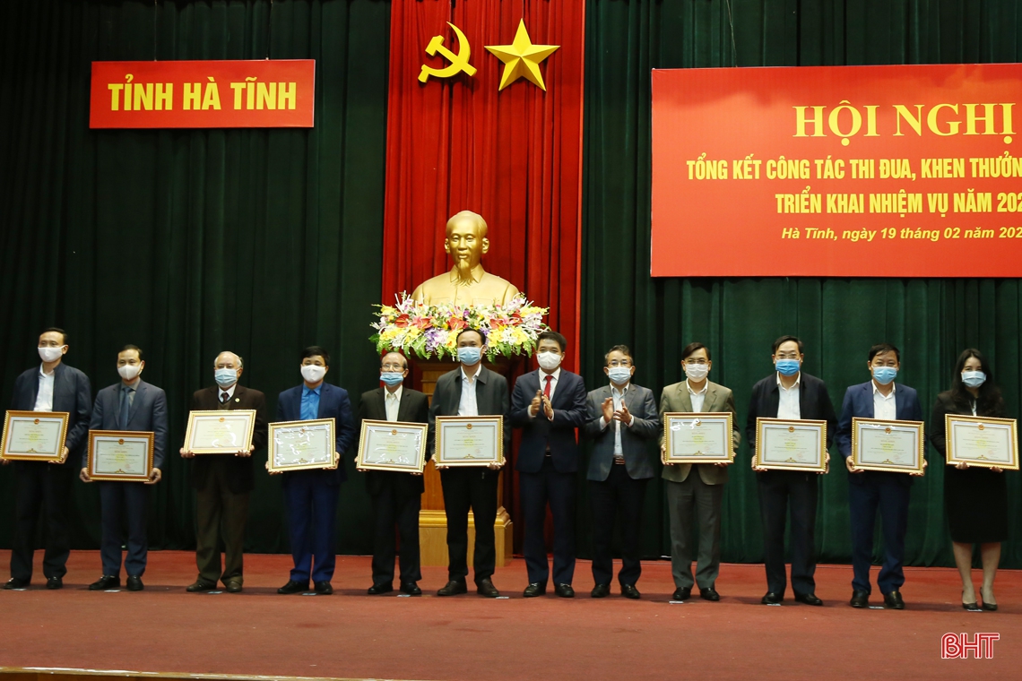 Hà Tĩnh tiếp tục tổ chức các phong trào thi đua, thực hiện thắng lợi các mục tiêu, nhiệm vụ