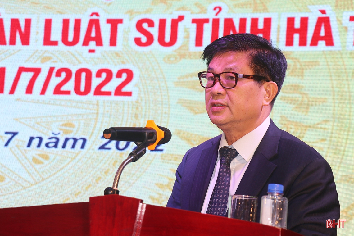 Coi trọng việc tự bồi dưỡng của mỗi luật sư, tích cực tham gia giám sát và phản biện xã hội