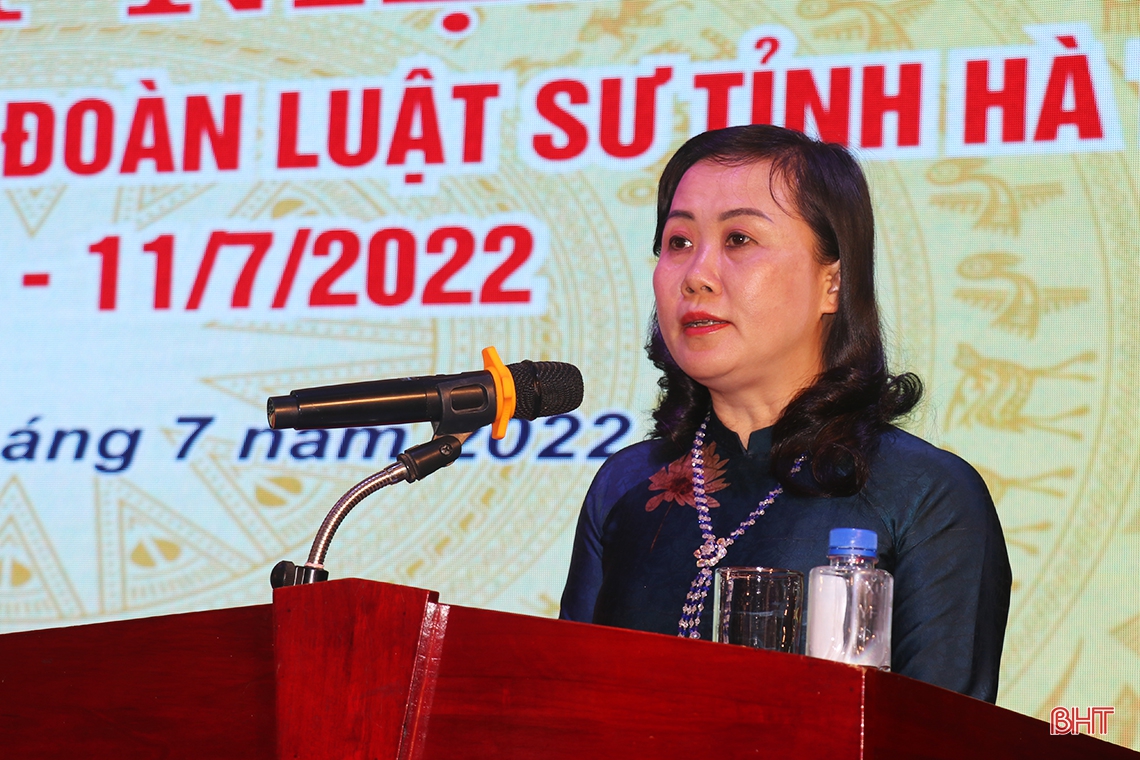 Coi trọng việc tự bồi dưỡng của mỗi luật sư, tích cực tham gia giám sát và phản biện xã hội
