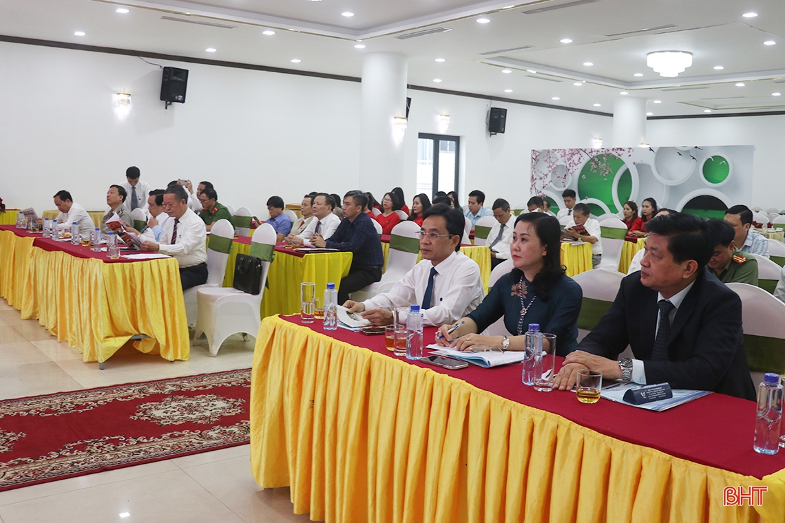 Coi trọng việc tự bồi dưỡng của mỗi luật sư, tích cực tham gia giám sát và phản biện xã hội