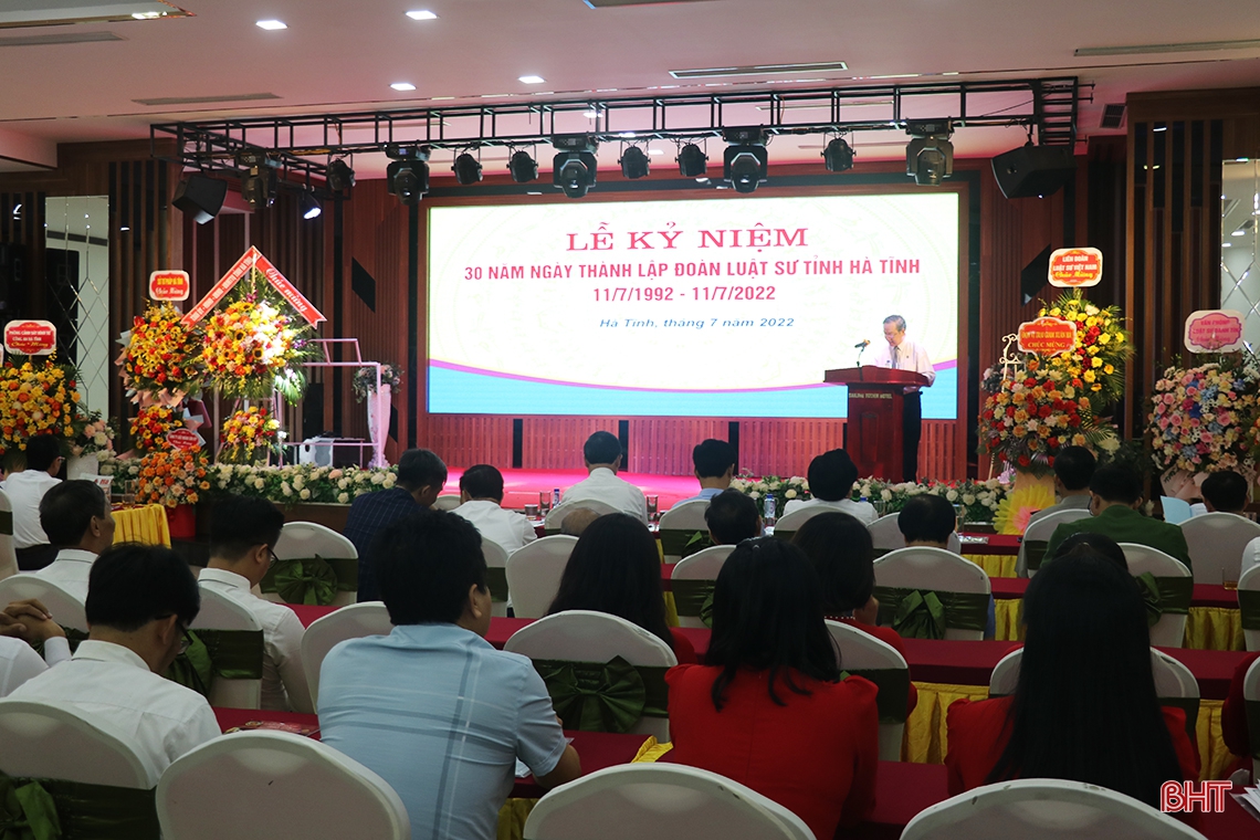 Coi trọng việc tự bồi dưỡng của mỗi luật sư, tích cực tham gia giám sát và phản biện xã hội