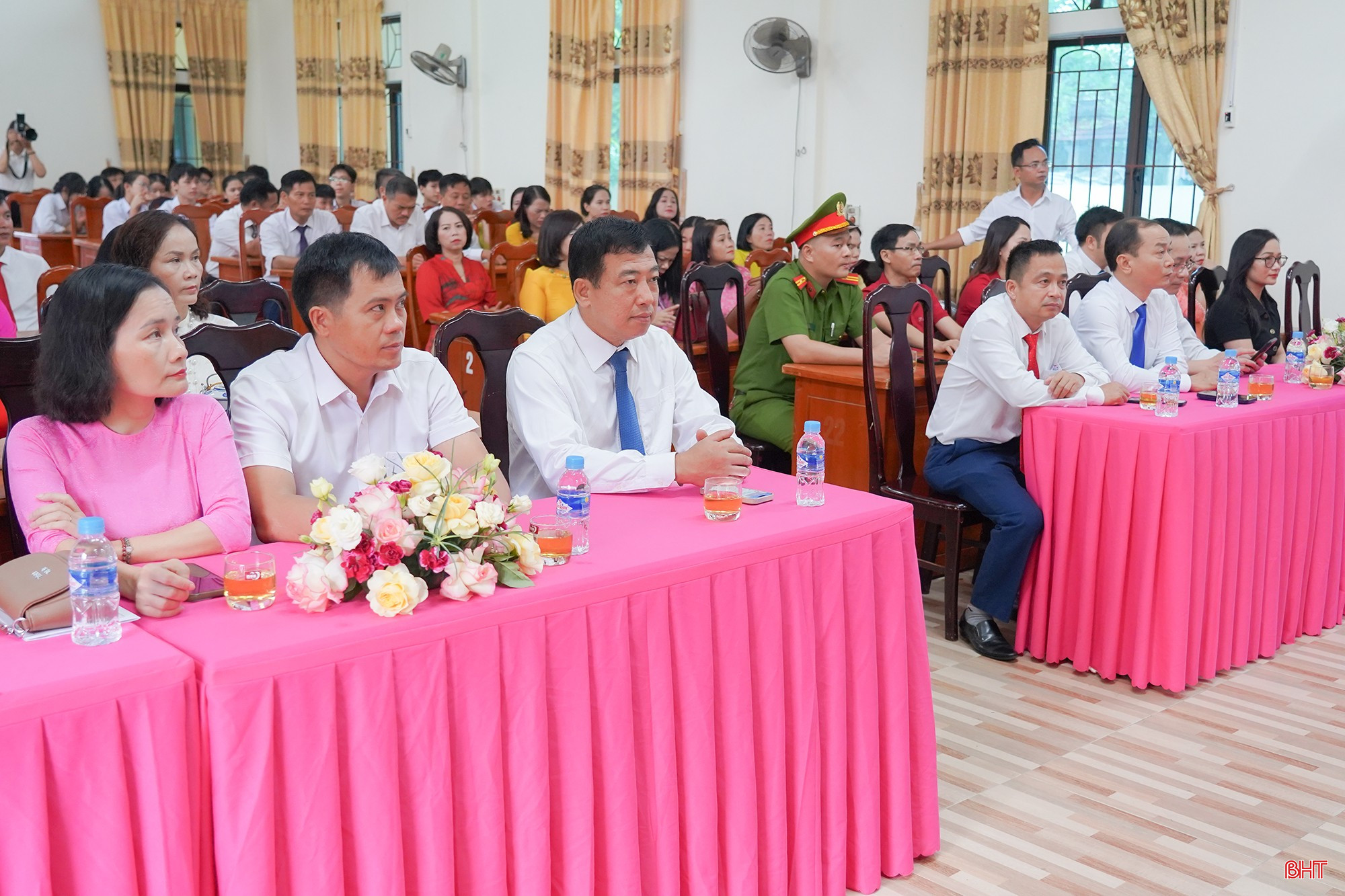 Chủ nhiệm Ủy ban Kiểm tra Tỉnh ủy Trần Tú Anh và các đại biểu dự buổi lễ.