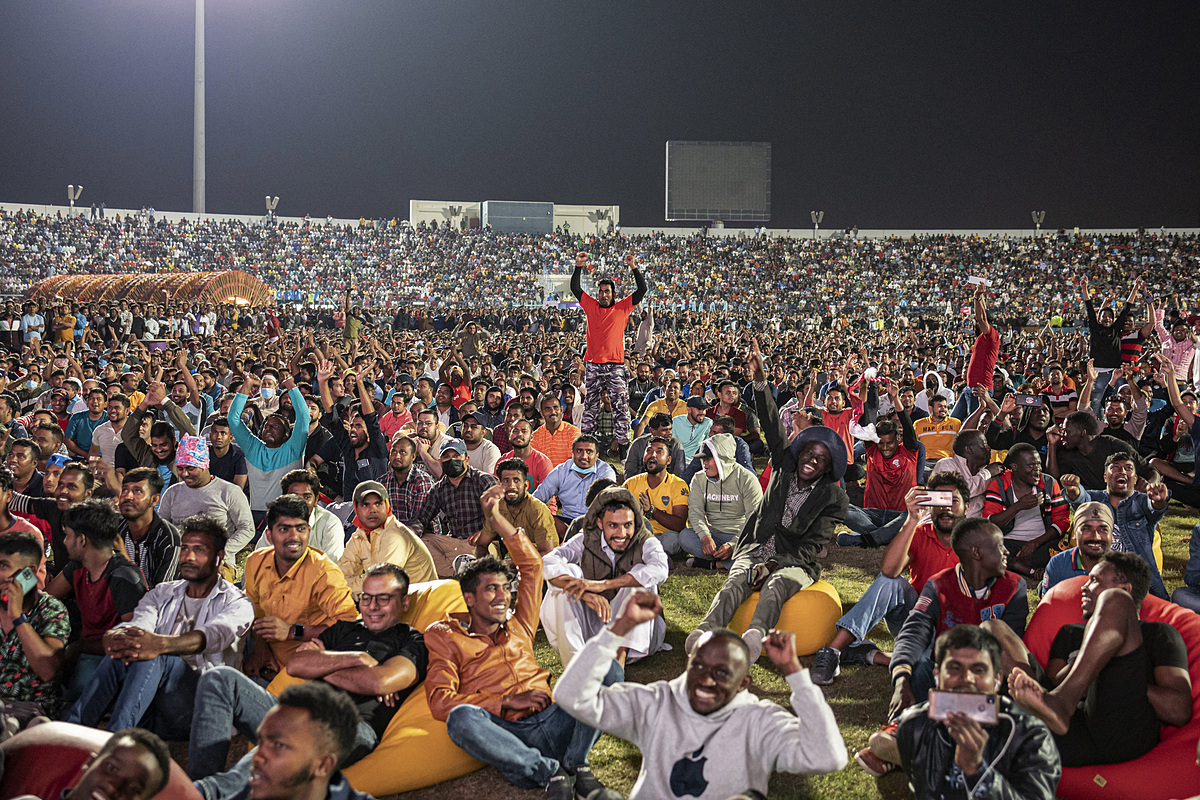 Niềm vui xem World Cup của lao động nhập cư Qatar