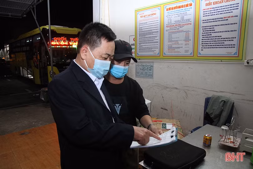 Hà Tĩnh: Bến xe đìu hiu, nhà xe bù lỗ chạy giữ tuyến