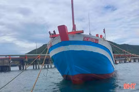 Tàu cá Hà Tĩnh chìm trên vùng biển Quảng Trị, 3 ngư dân may mắn thoát nạn