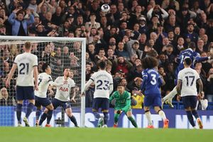 Chelsea làm hẹp cửa dự Champions League của Tottenham