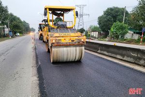 Tiếp tục tập trung sửa chữa hư hỏng trên tuyến quốc lộ 1 qua Hà Tĩnh 