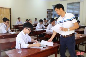 Gần 17.000 thí sinh Hà Tĩnh làm bài thi tổ hợp Khoa học tự nhiên và Khoa học xã hội