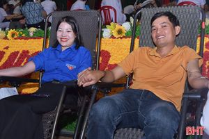 Cán bộ, người dân Hương Khê hiến tặng 305 đơn vị máu
