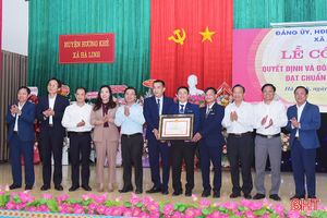 Xã Hà Linh đón bằng công nhận xã đạt chuẩn NTM