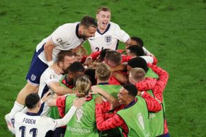 Tuyển Anh vào chung kết EURO bằng bàn thắng ở phút 90+1