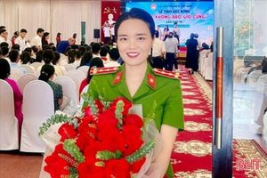 Nữ cán bộ Công an Hà Tĩnh nhận học bổng "Học không bao giờ cùng"
