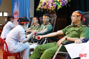 Hơn 200 cán bộ, chiến sỹ Công an Hà Tĩnh tham gia hiến máu tình nguyện