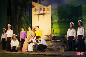 Nhà hát Chèo Quân đội diễn phục vụ cán bộ, chiến sĩ và Nhân dân Hà Tĩnh