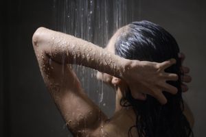 Tại sao đột quỵ thường xảy ra sau khi vừa tắm?