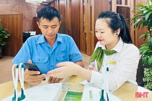 Hơn 324.000 khách hàng Hà Tĩnh thanh toán tiền điện không dùng tiền mặt