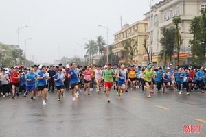 Gần 1.000 VĐV tham gia “Ngày chạy Olympic - Vì sức khỏe toàn dân”