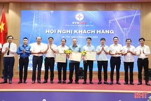 3 khách hàng Hà Tĩnh được Tổng Công ty Điện lực Miền Bắc khen thưởng 