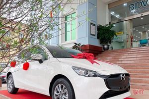 BIDV Hà Tĩnh xác định khách hàng trúng thưởng ô tô Mazda 2