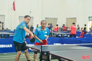 Hơn 230 vận động viên tranh tài Giải Bóng bàn huyện Vũ Quang mở rộng