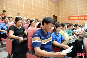Phổ biến kiến thức ATGT cho cán bộ, người dân Can Lộc