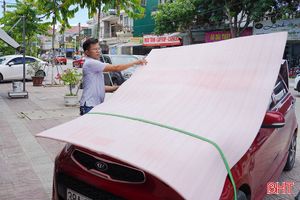 Muôn kiểu chống nắng nóng cho xe ô tô ở đô thị Hà Tĩnh