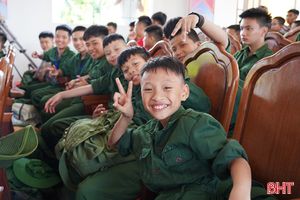 100 chiến sỹ nhí hoàn thành chương trình “Học kỳ trong quân đội” 