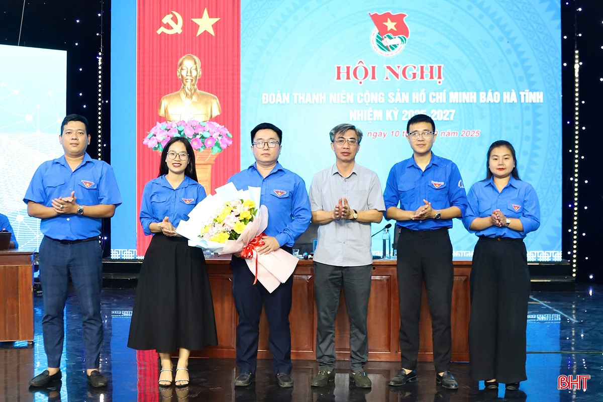 Ban chấp hành Chi đoàn Báo Hà Tĩnh nhiệm kỳ 2025-2027 ra mắt hội nghị. bqbht_br_img-0225.jpg