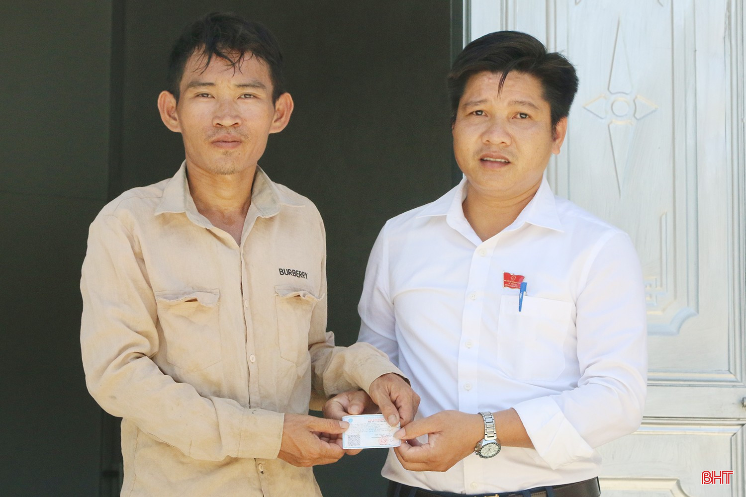 Nhiều người dân khó khăn ở Hà Tĩnh đã được nhận thẻ BHYT miễn phí. bqbht_br_anh-12.jpg
