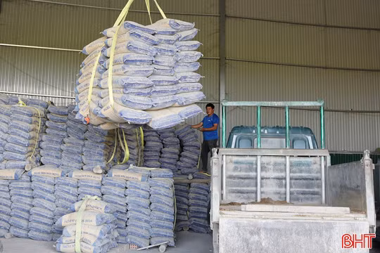 Vì sao giá vật liệu xây dựng vẫn "ngược dòng" giá xăng dầu?
