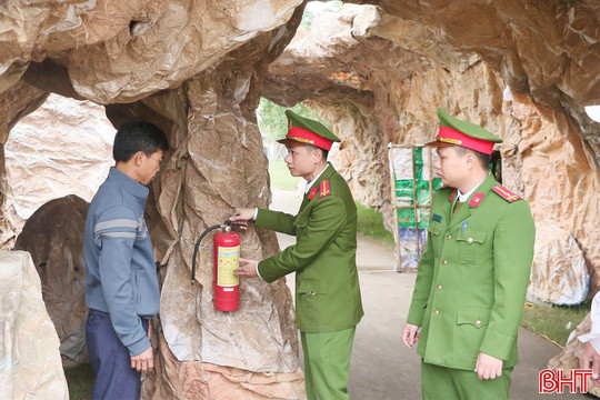 Công an Hà Tĩnh hướng dẫn bảo đảm an toàn PCCC dịp lễ Noel