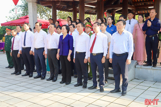 Phó Thủ tướng dâng hương tưởng niệm 235 năm ngày mất Đại danh y Hải Thượng Lãn Ông