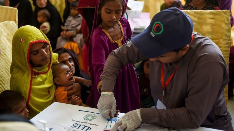Pakistan: 900 trẻ dương tính với HIV do bác sĩ tái sử dụng bơm tiêm