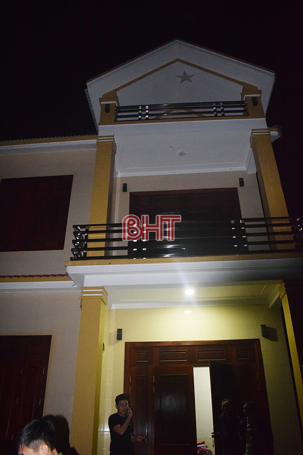 Mâu thuẫn gia đình, chồng dùng dao đâm vợ tử vong