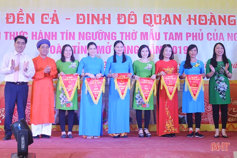 Đặc sắc lễ hội Đền Cả - Dinh đô Quan Hoàng Mười ở thị xã Hồng Lĩnh