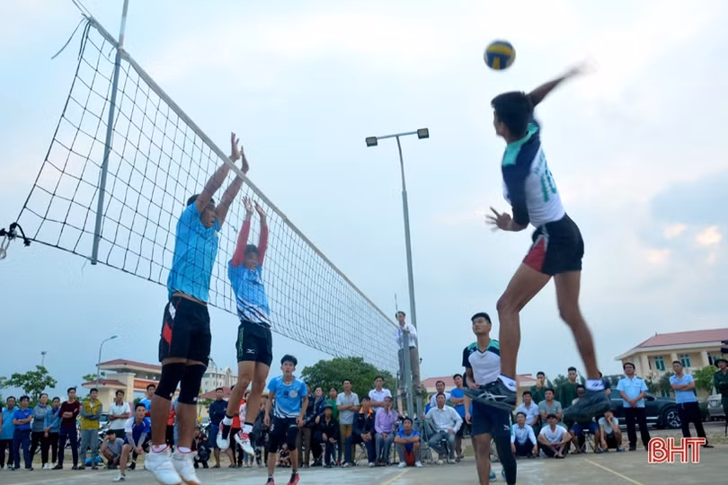 Chi cục Hải quan Cửa khẩu cảng Vũng Áng vô địch Giải bóng chuyền nam tại TX Kỳ Anh
