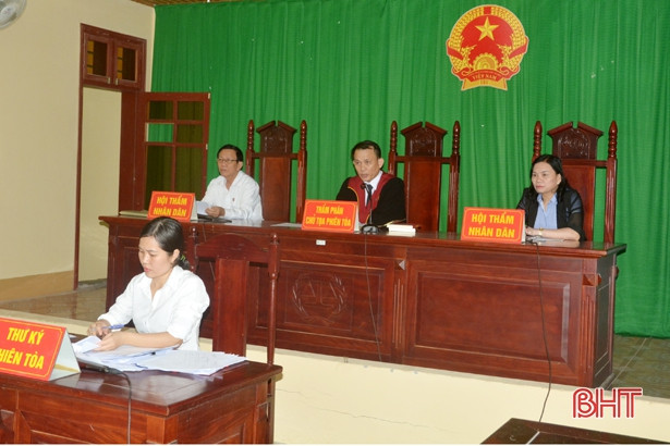 Đi sửa xe máy, tiện tay trộm ví của chủ quán