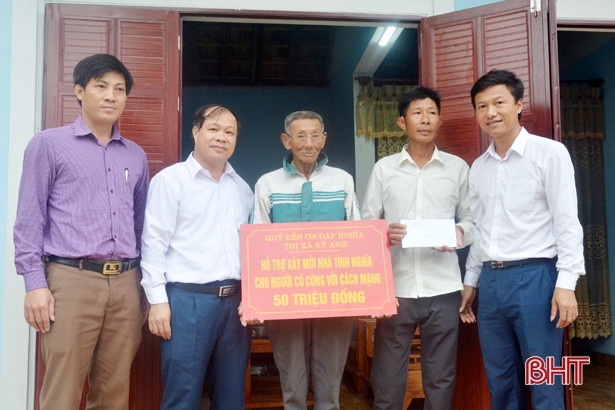 Trao nhà tình nghĩa cho các gia đình chính sách tại TX Kỳ Anh