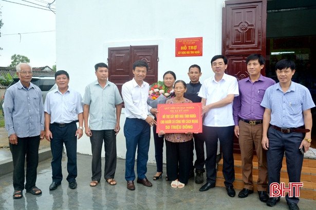 Trao nhà tình nghĩa cho các gia đình chính sách tại TX Kỳ Anh