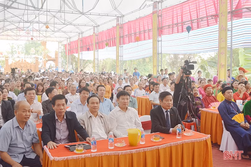 Đặc sắc lễ hội Đền Cả - Dinh đô Quan Hoàng Mười ở thị xã Hồng Lĩnh