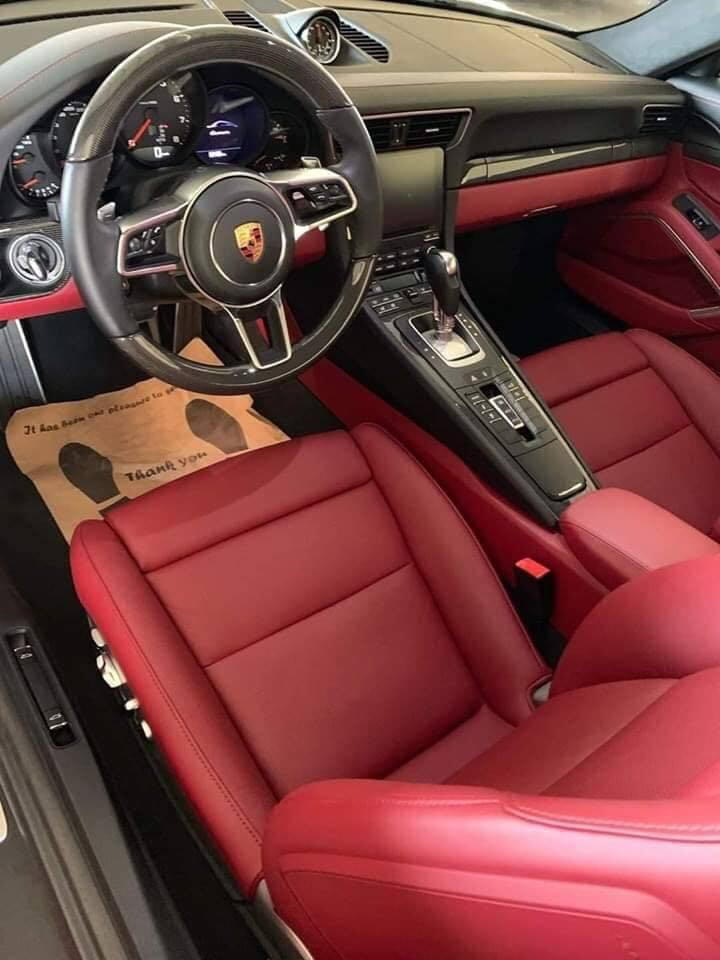 Porsche 911 Carrera màu độc biển số Lào về Việt Nam giá chỉ 5 tỷ đồng