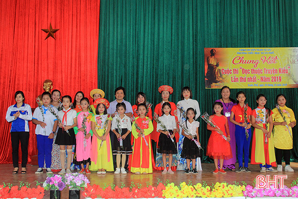 Thí sinh “nhí” ở Xuân Phổ thi chung kết “Đọc thuộc Truyện Kiều