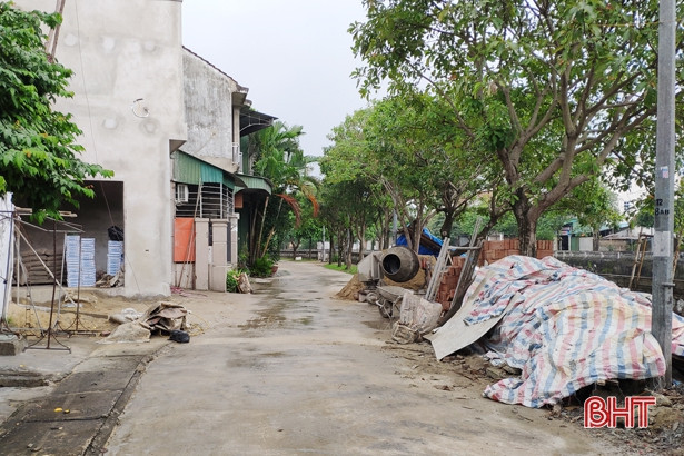 Khi vỉa hè, lòng đường thành “của riêng”