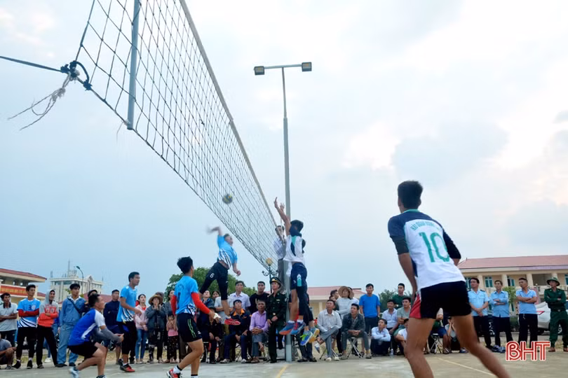 Chi cục Hải quan Cửa khẩu cảng Vũng Áng vô địch Giải bóng chuyền nam tại TX Kỳ Anh
