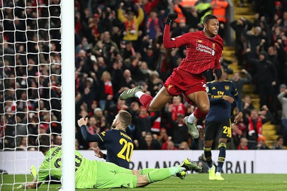 Liverpool đánh bại Arsenal trên chấm 11m sau đại tiệc bàn thắng