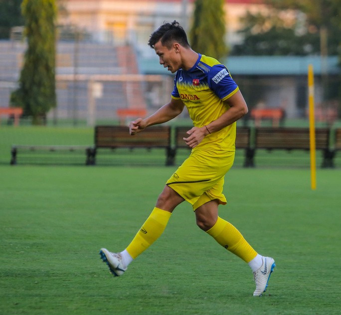 Cận cảnh buổi tập luyện đầu tiên của Đội tuyển Việt Nam chuẩn bị đón UAE trên SVĐ Mỹ Đình - Ảnh 14. Cận cảnh không khí vui vẻ buổi tập đầu tiên của Đội tuyển Việt Nam chuẩn bị đấu Thái Lan