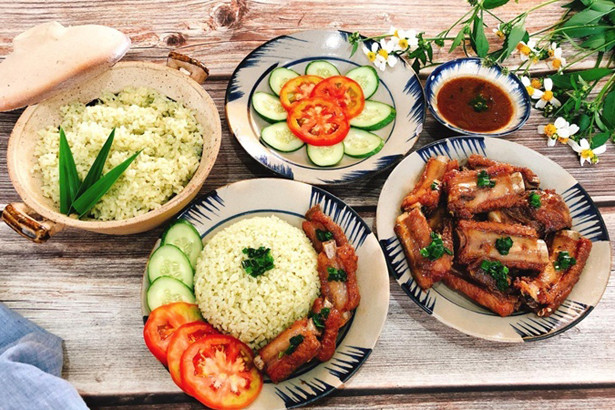 Trời lạnh, làm sườn rim mặn ngọt ăn kèm cơm lá dứa