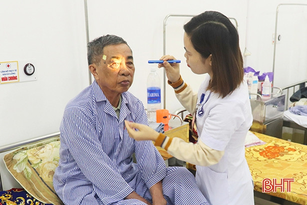 BVĐK TP Hà Tĩnh phẫu thuật mắt bằng phương pháp phaco cho 16 bệnh nhân đầu tiên