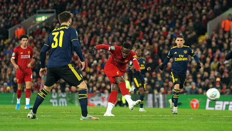 Liverpool đánh bại Arsenal trên chấm 11m sau đại tiệc bàn thắng