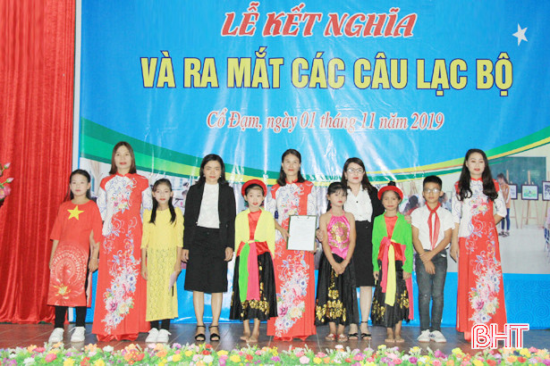 Trường học ở Nghi Xuân phối hợp với Bộ đội Biên phòng tuyên truyền về biển đảo